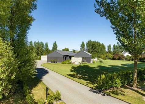 102 oxford street martinborough  Yes, you read correctly, this substantial block of land is in central Martinborough